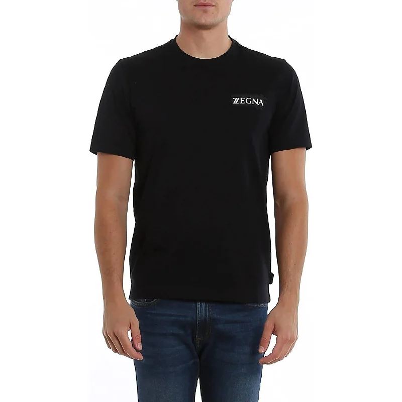 Plaque Logo Short Sleeve Crew Neck T-Shirt in Black